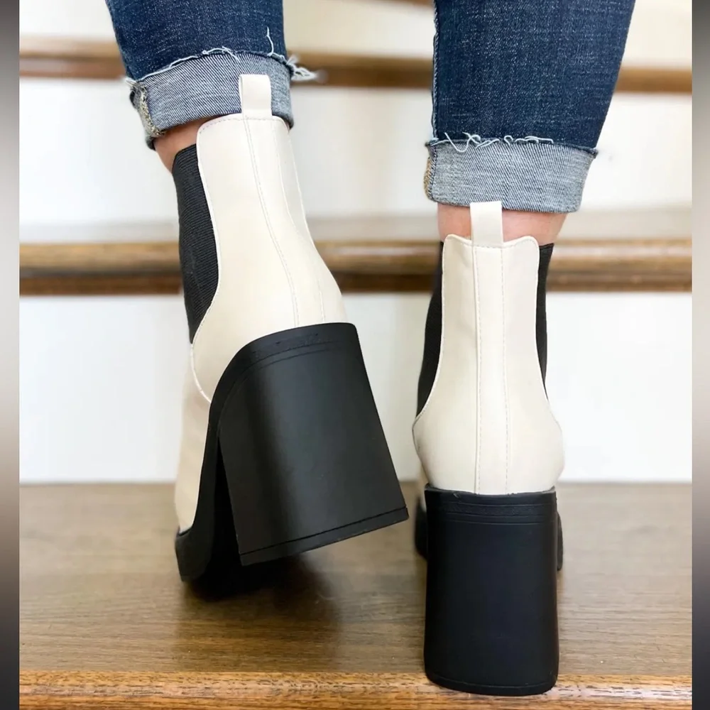 MIA Dru High Heel Ankle Boot w/ Elastic Paneling White NEW Size 9 - Picture 3 of 9